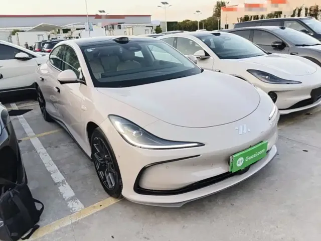 IM Motors L6 — Фото автомобиля 21