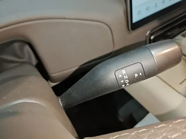 Li Auto MEGA — Фото автомобиля 13