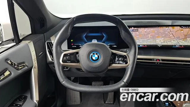 BMW iX — Фото автомобиля 19