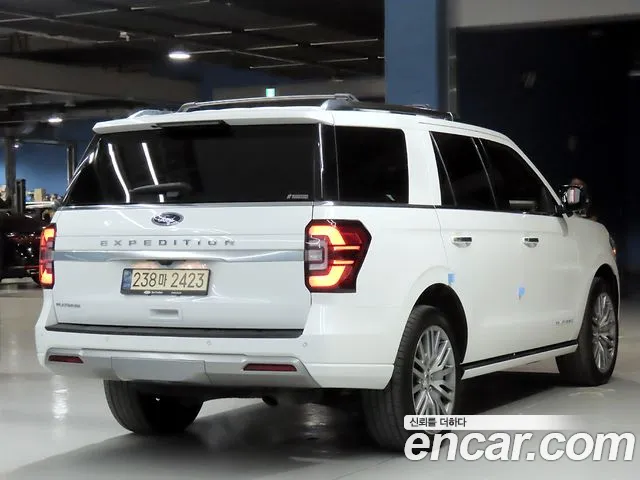 Ford Expedition — Фото автомобиля 2
