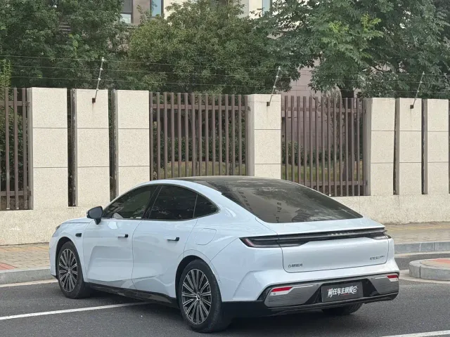 Geely Galaxy Xingyao 8 — Фото автомобиля 6