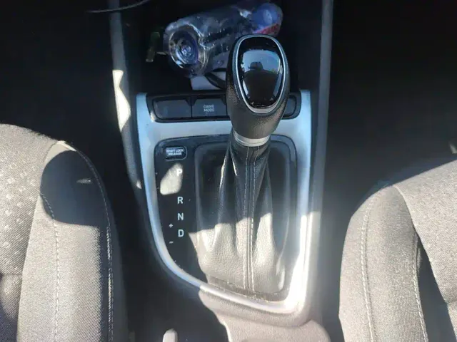Hyundai Elantra — Фото автомобиля 16