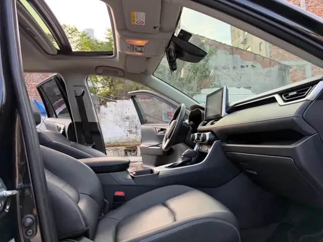 Toyota RAV4 — Фото автомобиля 13