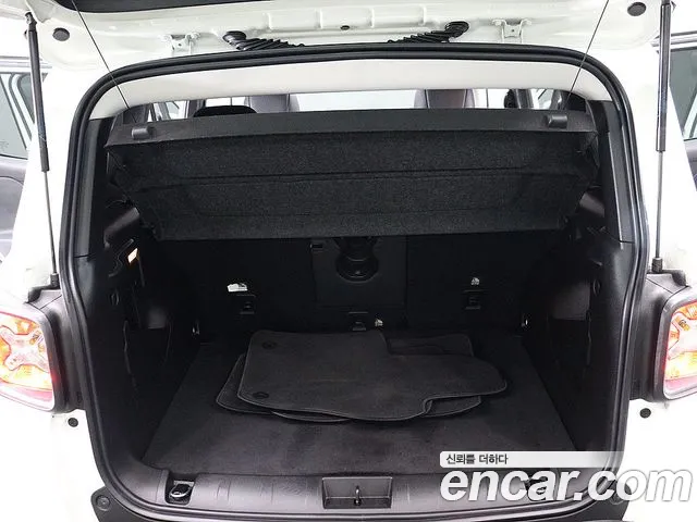 Jeep Renegade — Фото автомобиля 20