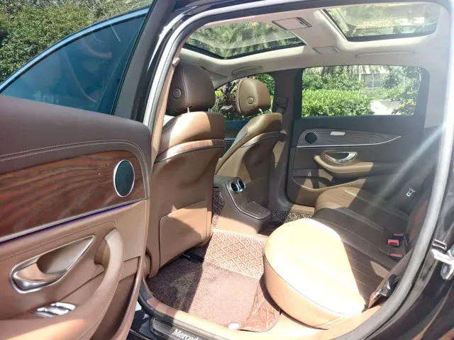 Mercedes-Benz E-Class — Фото автомобиля 10