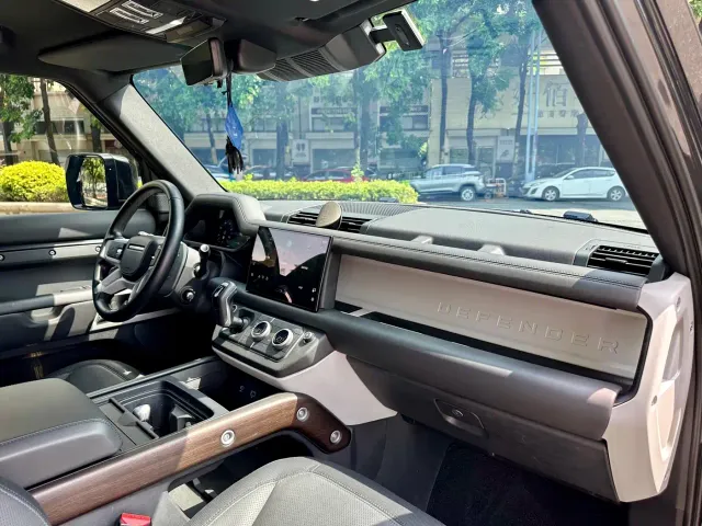 Land Rover Defender — Фото автомобиля 20