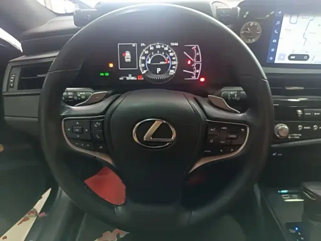 Lexus ES — Фото автомобиля 10