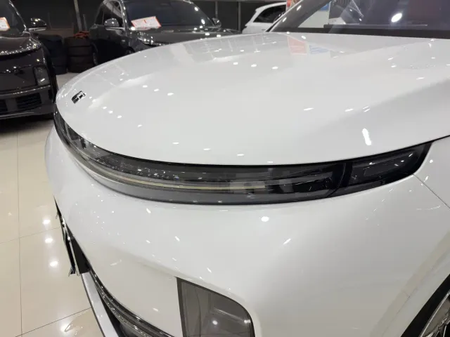 Li Auto L7 — Фото автомобиля 14