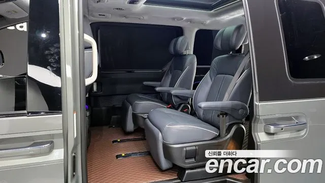 Hyundai Staria Staria 4WD Lounge 7 мест — Фото автомобиля 11