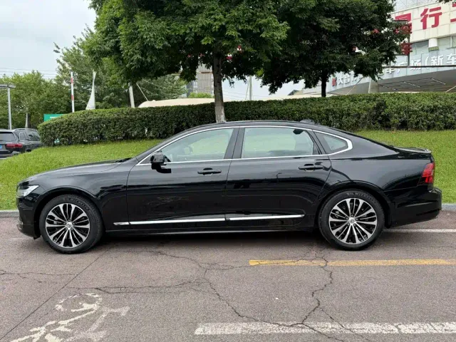 Volvo S90 — Фото автомобиля 3