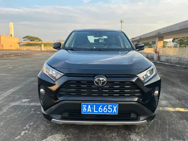 Toyota RAV4 — Фото автомобиля 3
