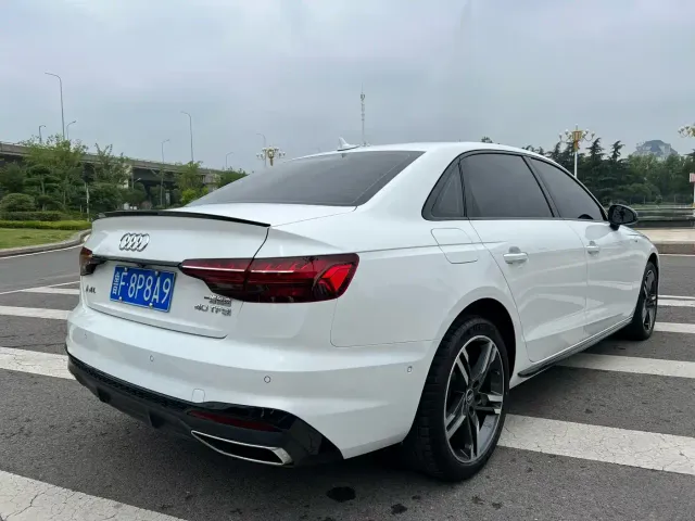 Audi A4L — Фото автомобиля 7