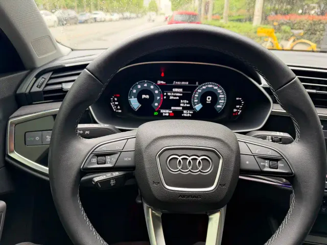 Audi Q3 — Фото автомобиля 11