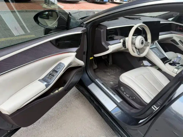 Denza Z9 — Фото автомобиля 4