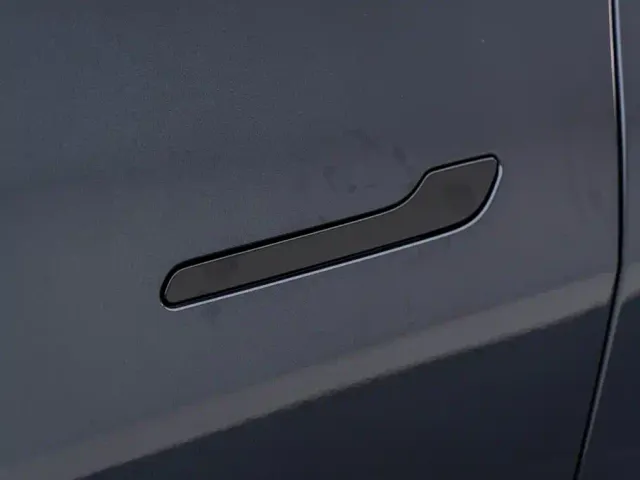 Tesla Model Y — Фото автомобиля 23