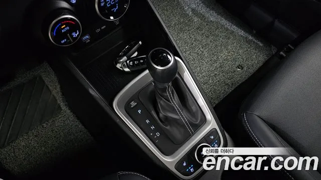 Hyundai Venue — Фото автомобиля 9