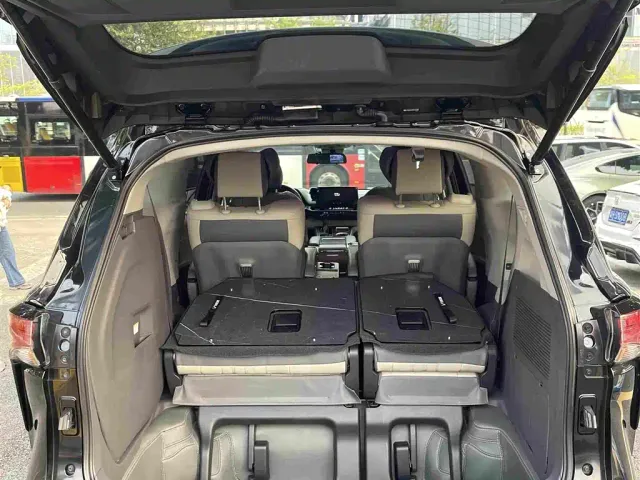 Toyota Sienna — Фото автомобиля 27