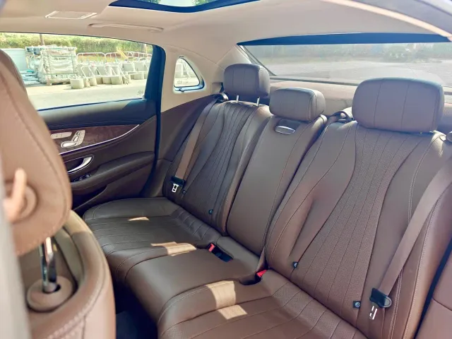 Mercedes-Benz E-Class — Фото автомобиля 17