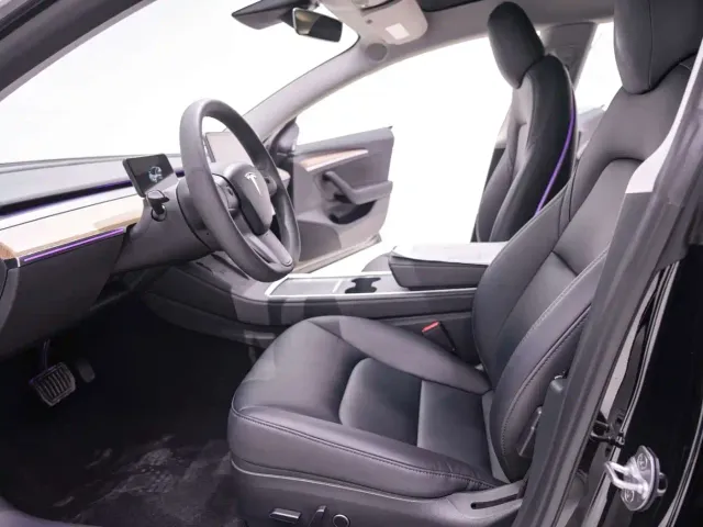 Tesla Model 3 — Фото автомобиля 25