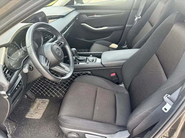 Mazda Axela — Фото автомобиля 5