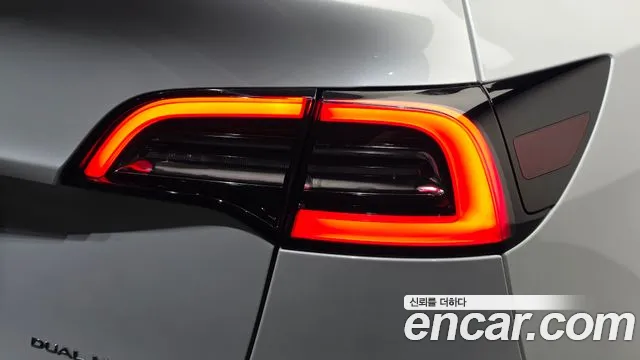 Tesla Model Y — Фото автомобиля 8