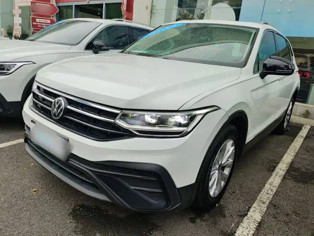Фотография автомобиля — Volkswagen Tiguan L