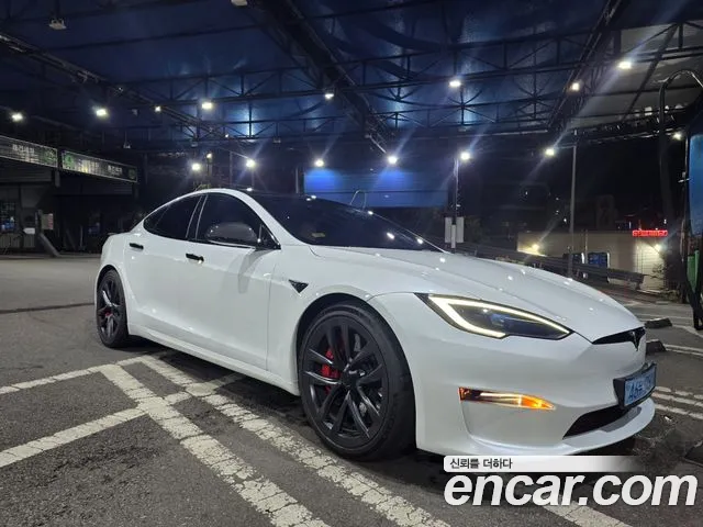 Tesla Model S — Фото автомобиля 10