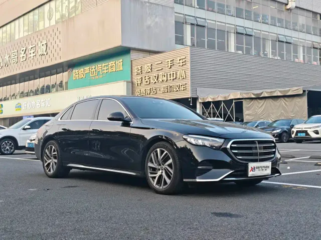 Mercedes-Benz E-Class — Фото автомобиля 2