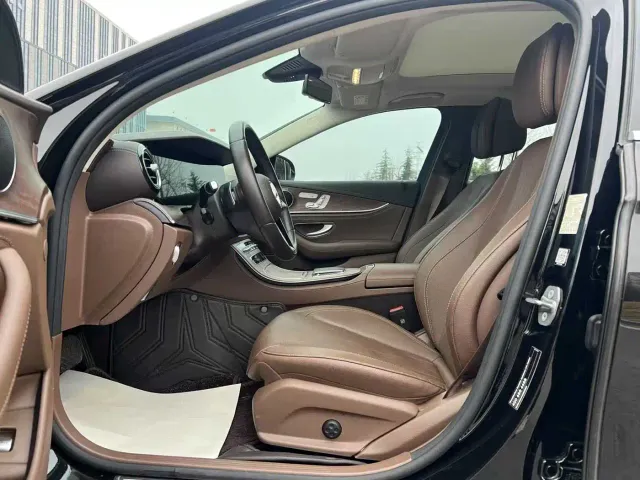 Mercedes-Benz E-Class — Фото автомобиля 5