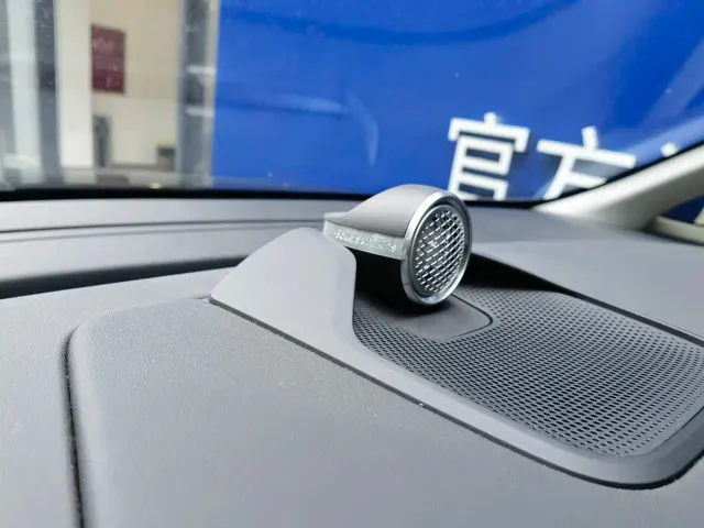 Volvo EM90 — Фото автомобиля 15