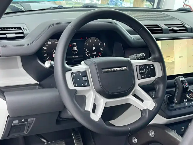 Land Rover Defender — Фото автомобиля 5