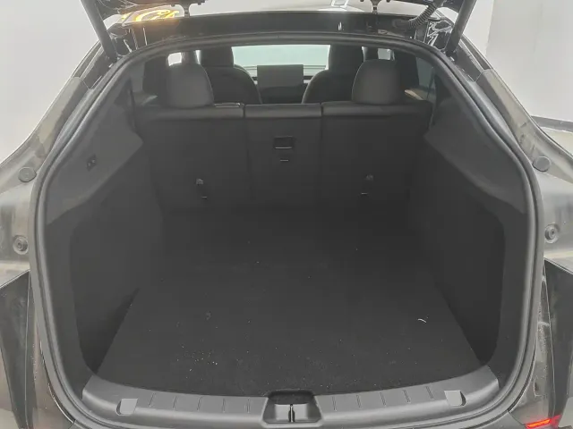 Tesla Model Y — Фото автомобиля 13