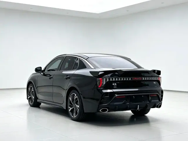 Lynk & Co 03 — Фото автомобиля 9