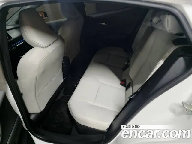 Toyota Prius Generation 5 — Фото автомобиля 6