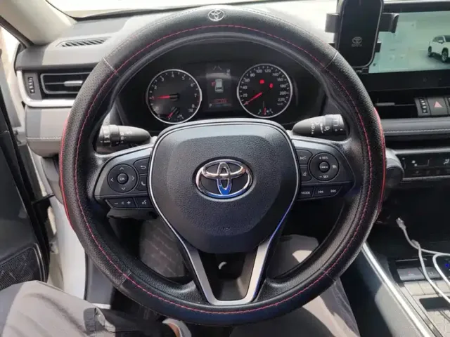 Toyota RAV4 — Фото автомобиля 15