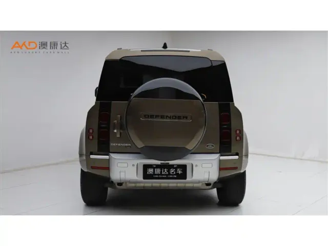 Land Rover Defender — Фото автомобиля 4