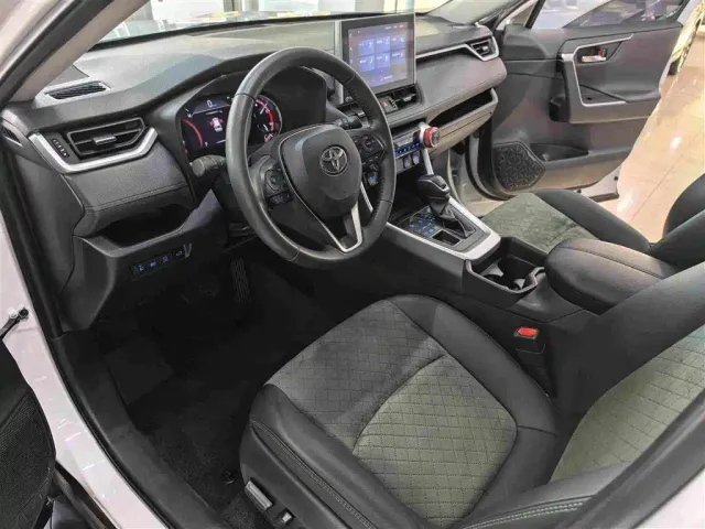 Toyota RAV4 — Фото автомобиля 4