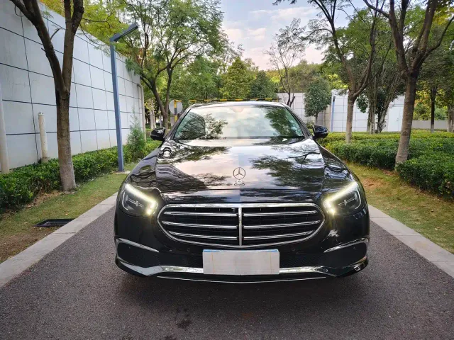 Mercedes-Benz E-Class — Фото автомобиля 2
