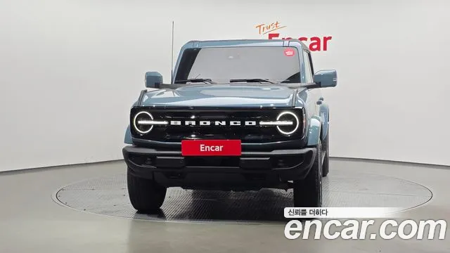 Ford Bronco — Фото автомобиля 3