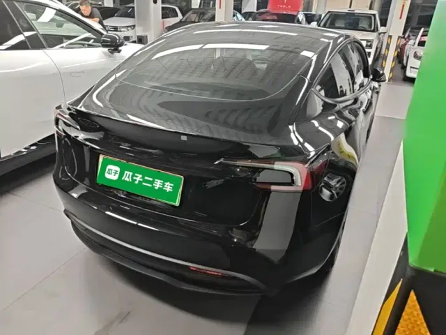 Tesla Model 3 — Фото автомобиля 6