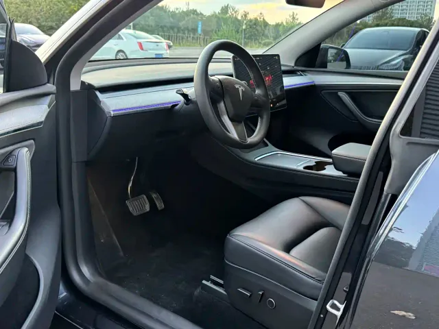 Tesla Model Y — Фото автомобиля 6