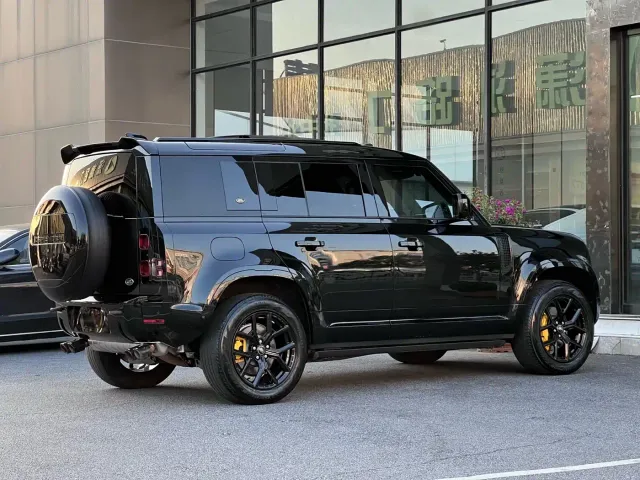 Land Rover Defender — Фото автомобиля 9