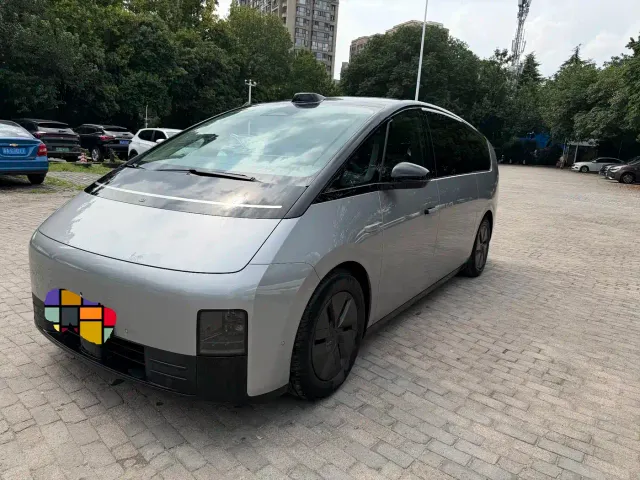 Li Auto MEGA — Фото автомобиля 2