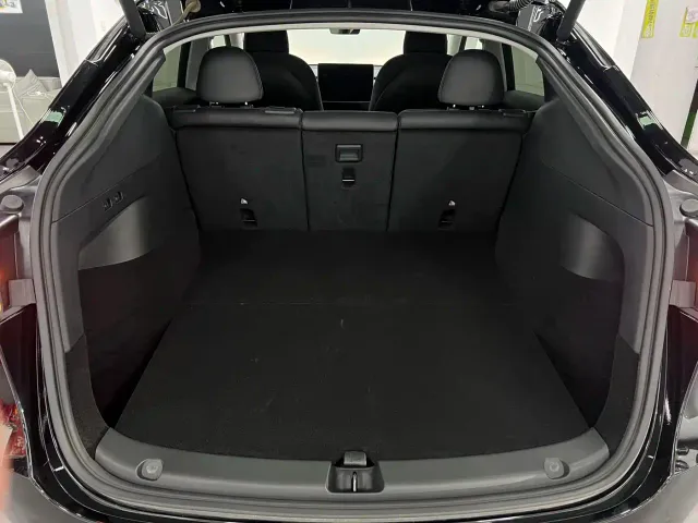 Tesla Model Y — Фото автомобиля 10