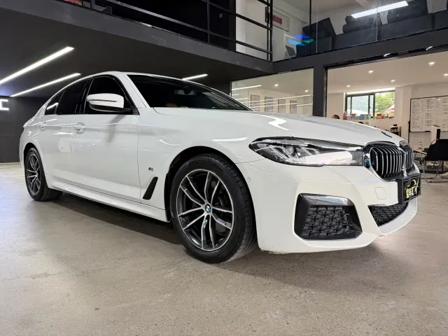 BMW 5 Series — Фото автомобиля 3
