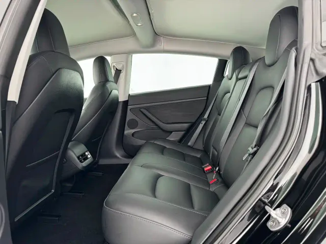 Tesla Model 3 — Фото автомобиля 9