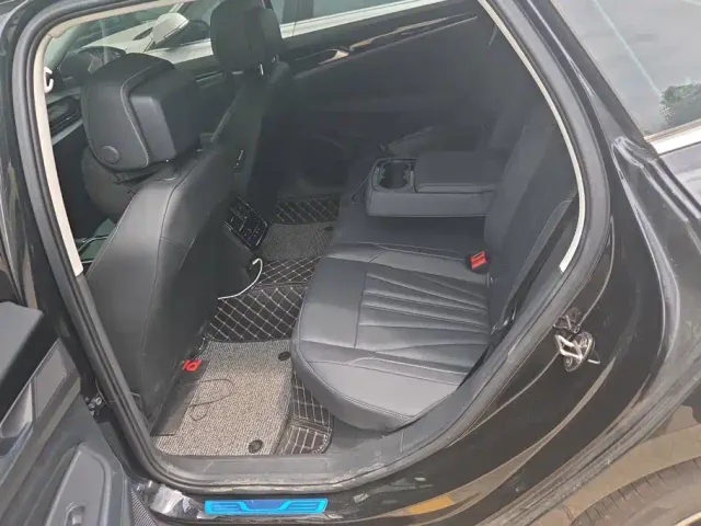 Volkswagen Passat — Фото автомобиля 11