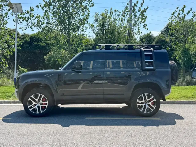 Land Rover Defender — Фото автомобиля 7