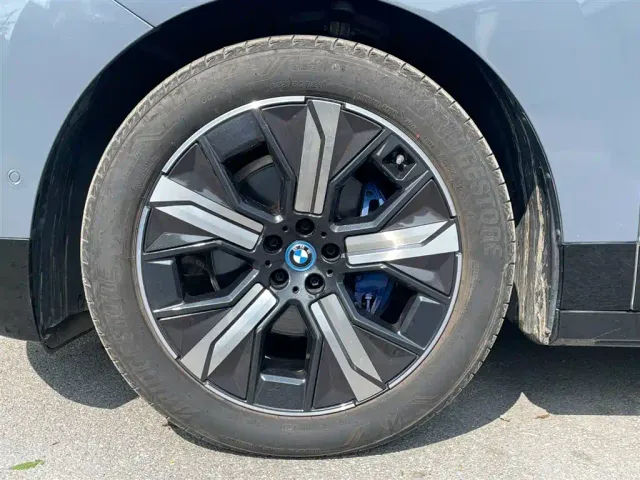 BMW iX — Фото автомобиля 17