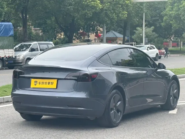 Tesla Model 3 — Фото автомобиля 11